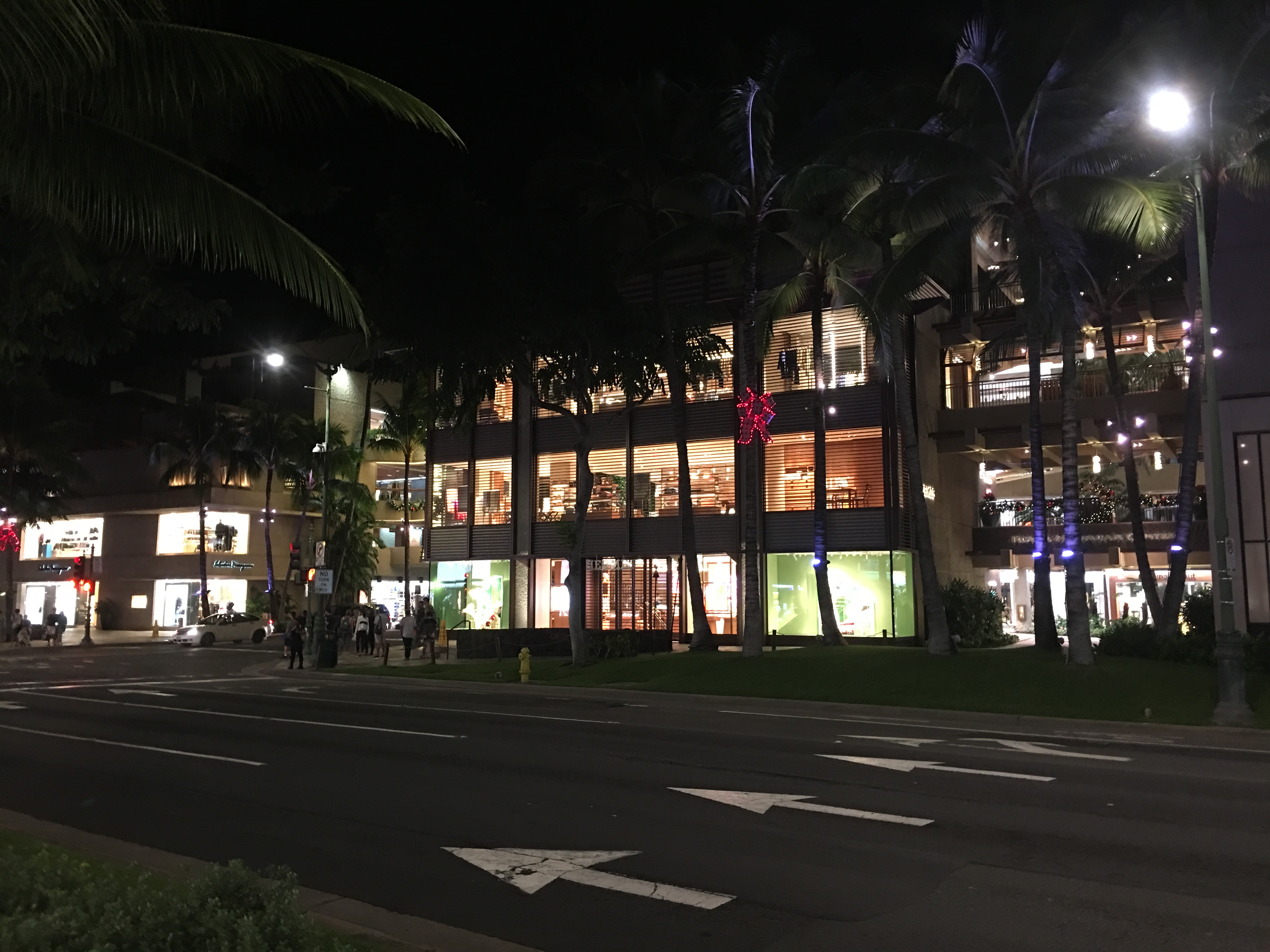 Kalakaua Ave at night